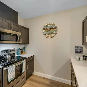 Apartment Cozy King Bed-free Parking! Easy Ride To Nyc, Newark