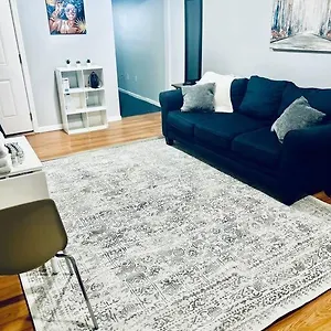 Apartment Entire 2-bed Private - Ewr/nyc/outlet Mall, Newark