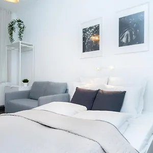 ideal-new-apartment-in-the-center.inbudapesthotels.com/